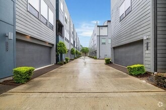 Building Photo - 3038 Charline