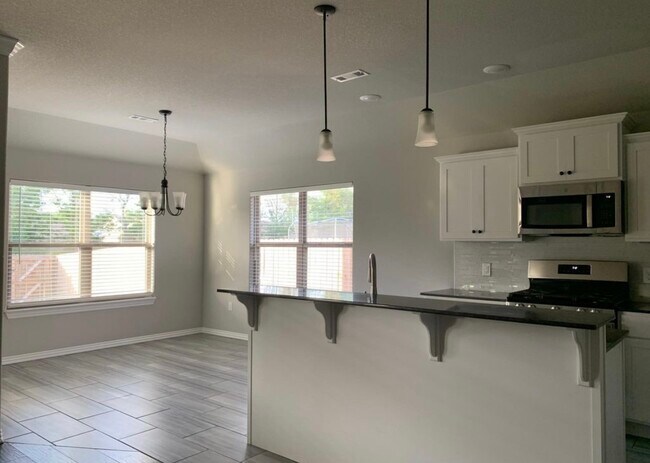 Foto del edificio - 910 Lakeview Dr