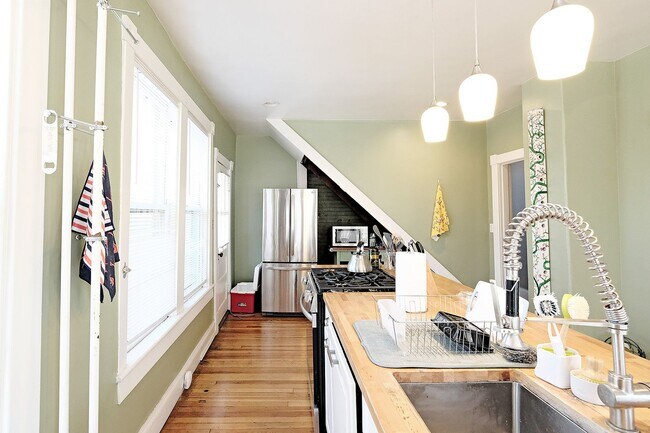 Building Photo - Pet-Friendly Downtown Home with Classic Charm & Modern Updates