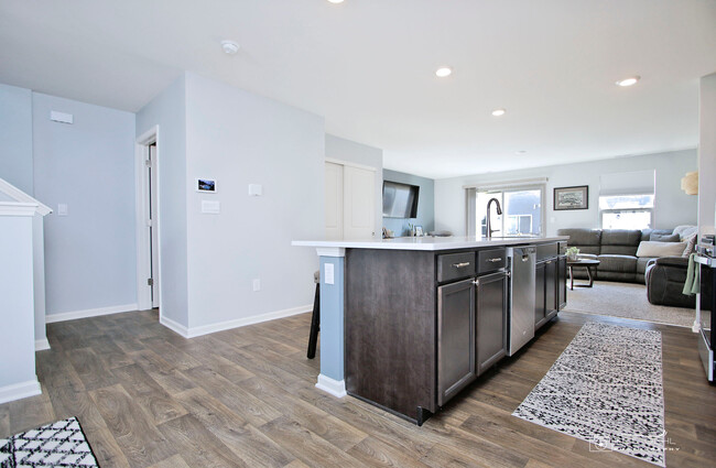 Building Photo - 6650 Linden Trl