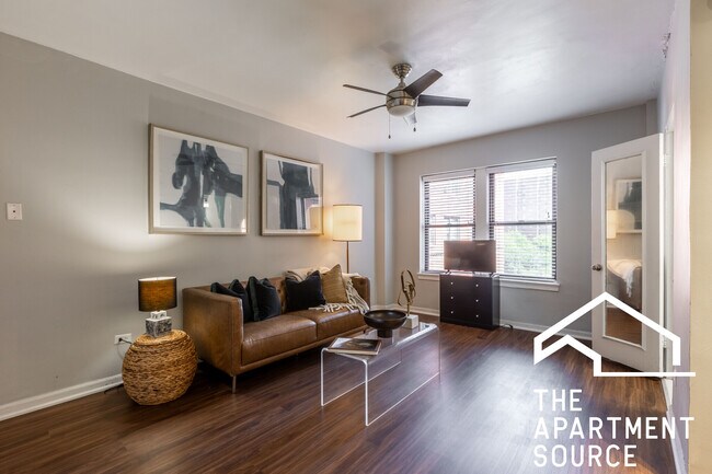 Building Photo - 1140 N La Salle Dr