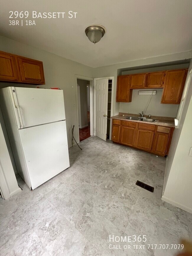 Building Photo - 3 bedroom 1 bathroom