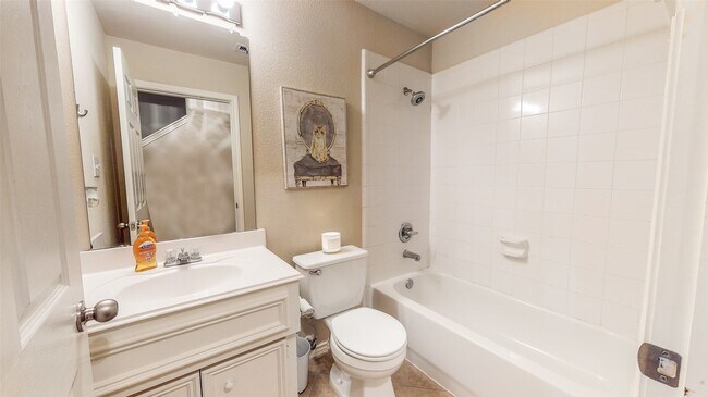 Building Photo - 1321 Paige St