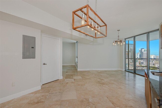 Foto del edificio - 350 S Miami Ave