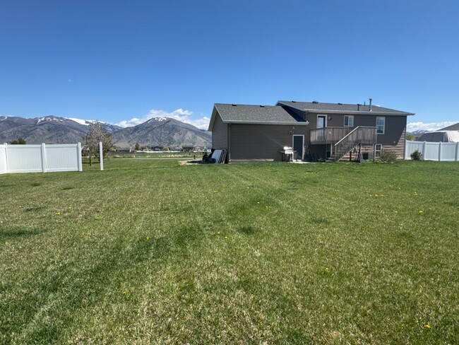 Building Photo - 3261 S 1500 W