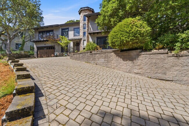 Foto del edificio - 158 Los Robles Dr