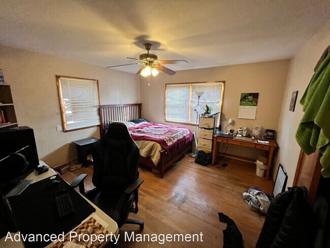5 br, 2 bath House - 1501 Jarvis Drive - 4