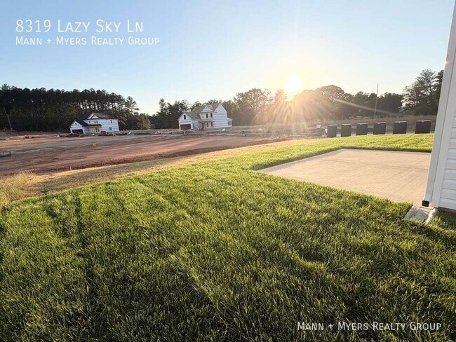 Foto del edificio - 8319 Lazy Sky Ln
