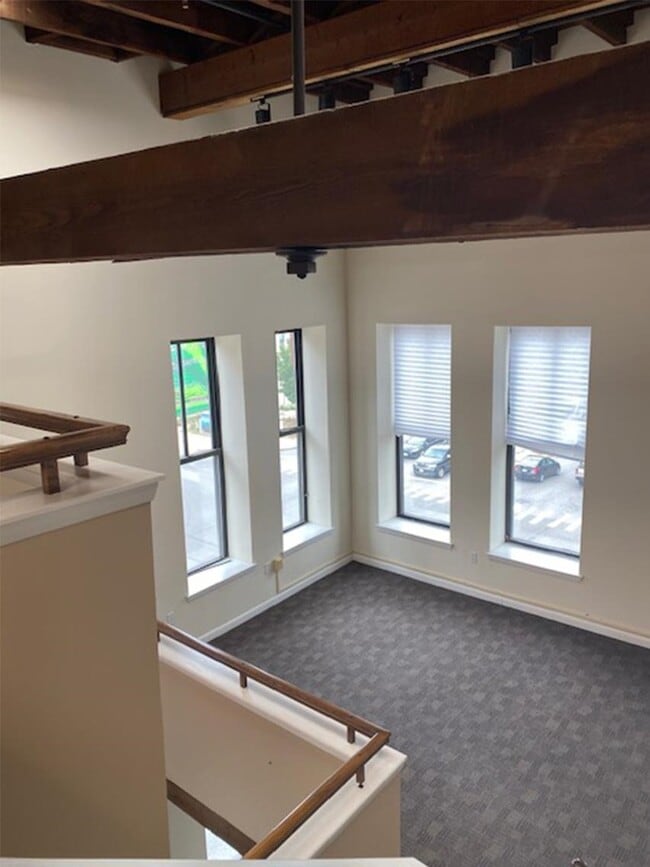 Building Photo - 1181 Elm St