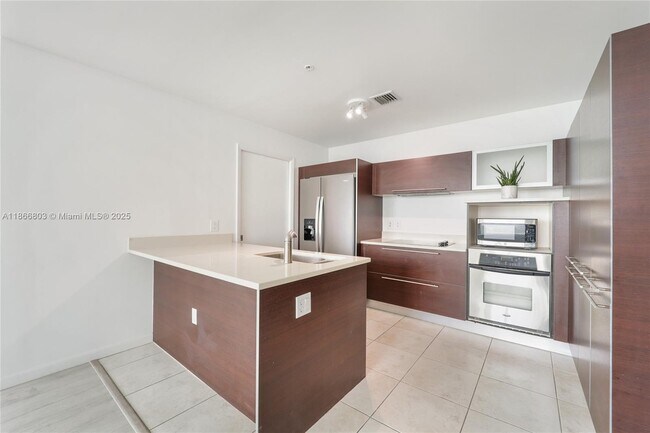 Foto del edificio - 1900 N Bayshore Dr