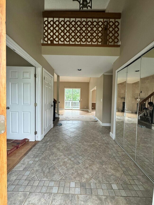Foto del edificio - 25392 Surrey Ln