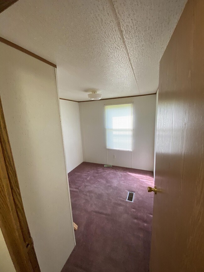 Building Photo - 2094 Mount Sherman Rd