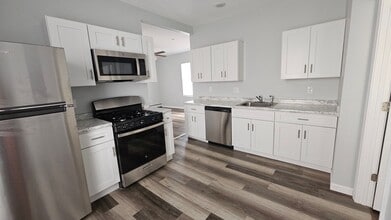 Building Photo - 302 Cartier St