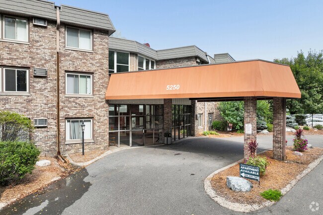 Foto del edificio - Edina Highland Villa
