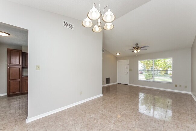Building Photo - 208 Red Maple Dr
