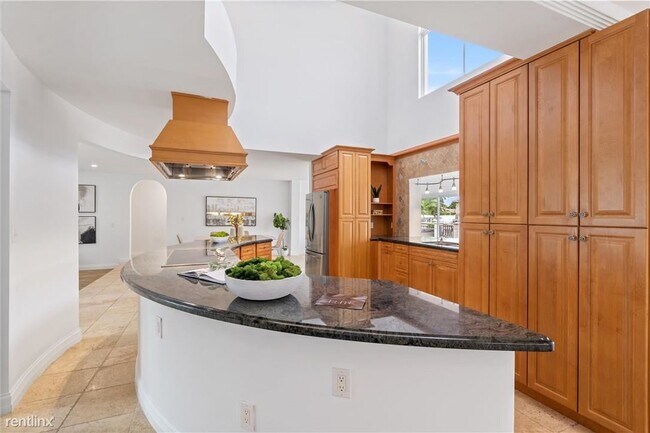 Building Photo - 4 br, 3.5 bath House - 11 Castle Harbor Is