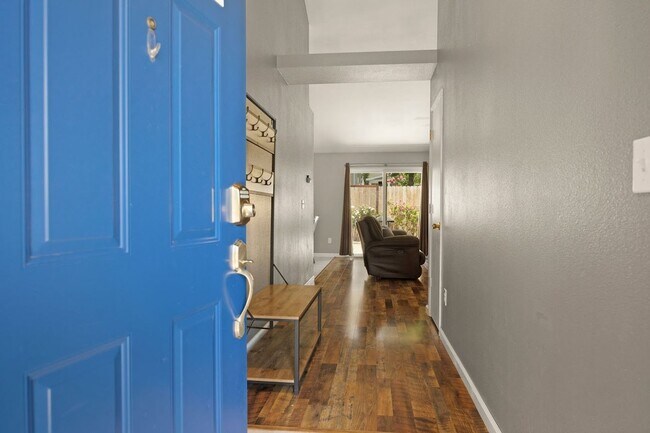 Foto del edificio - Beautiful Three Bed House in Chico Neighborhood