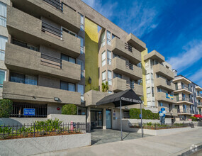 Building Photo - Chateau Regent Apartments