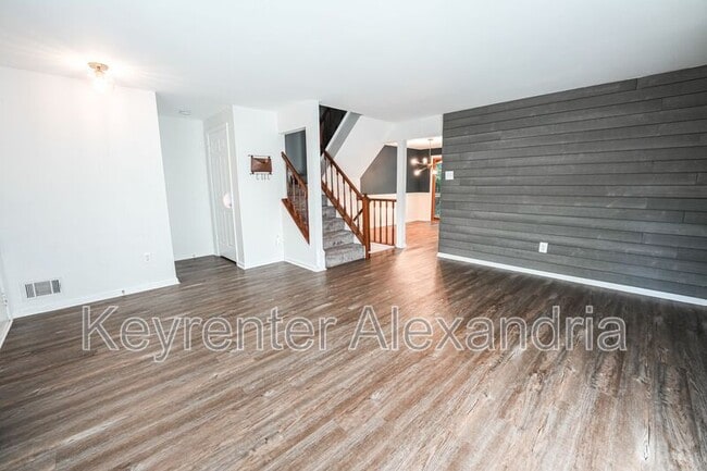 Building Photo - 6626 Birchleigh Way
