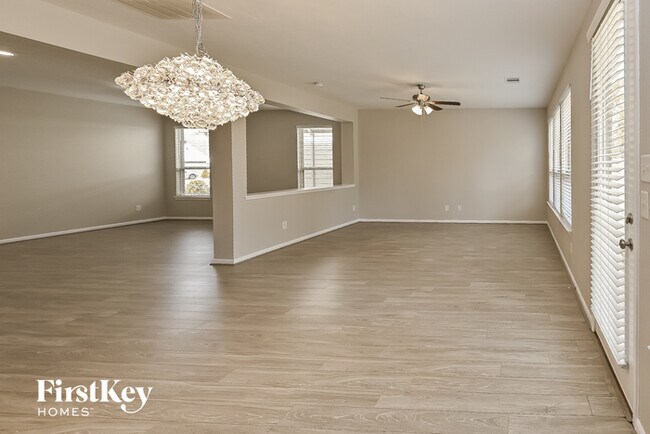 Foto del edificio - 14350 Persimmon Woods Drive