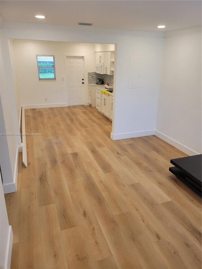 Foto del edificio - 1401 NE 118th St