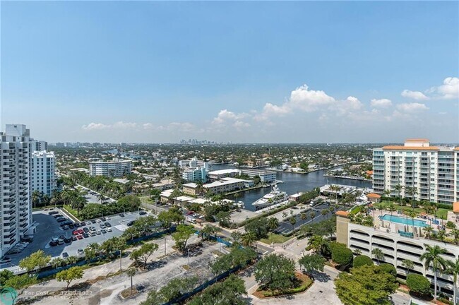 Foto del edificio - 3015 N Ocean Blvd