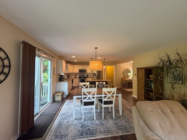 Foto del edificio - Welcome Home –  Beautiful 5 Bed/4 bath in ...