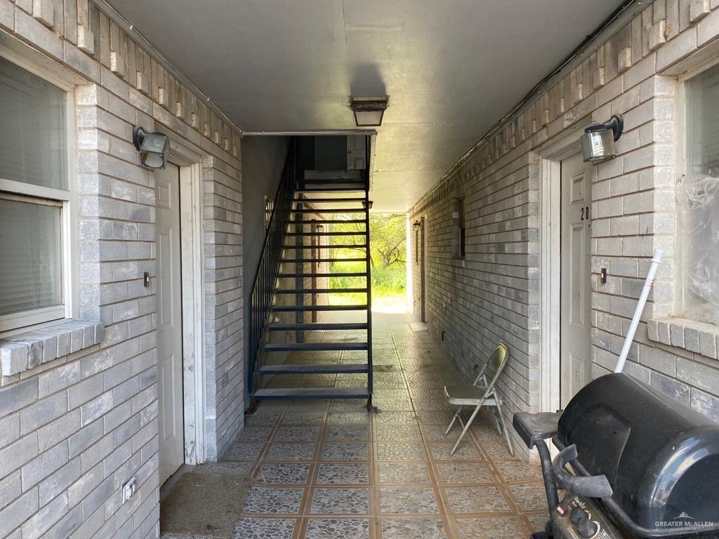 Building Photo - 1802 Oasis Dr