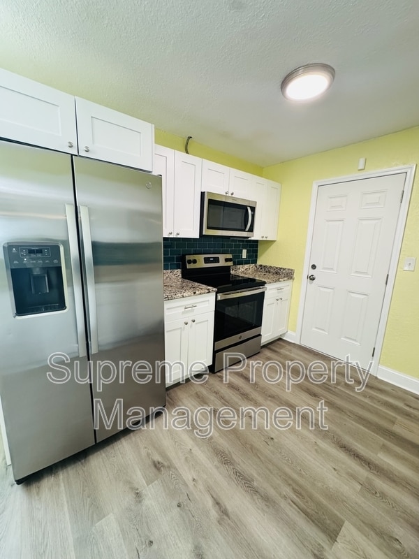 Building Photo - 811 21st St S