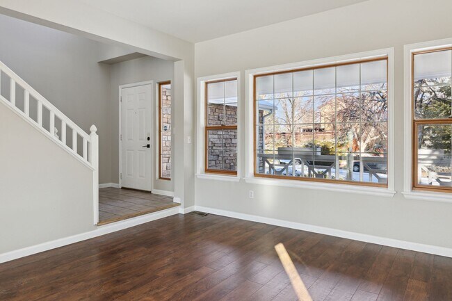Building Photo - Beautiful And Spacious 7-Bed 4-Bath W/ Hug...