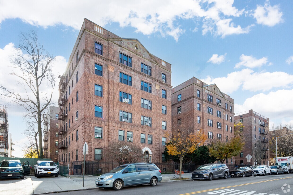Primary Photo - 14476-14480 Sanford Ave