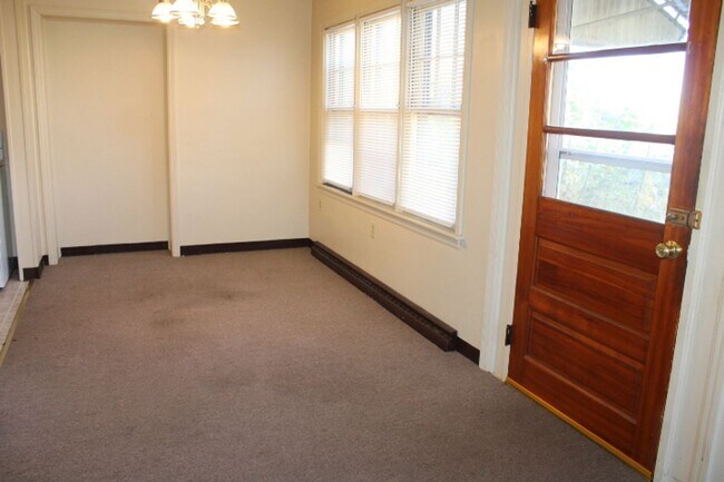 Foto del edificio - 307 Lincoln Way E