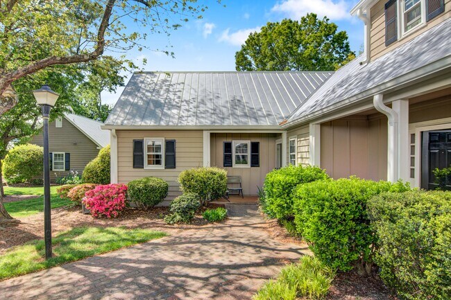 Foto del edificio - 3700 Selwyn Farms Ln