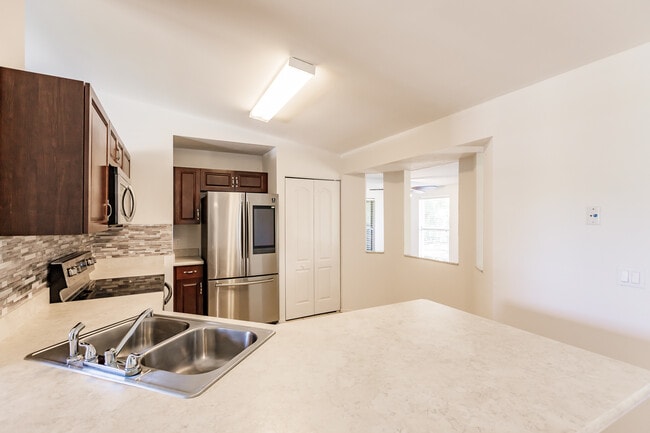 Foto del edificio - 1108 Willard Ave