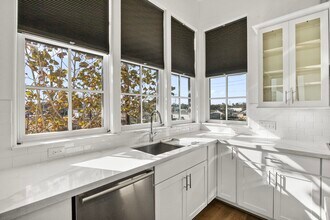 Building Photo - 2234 Lou Ellen Ln