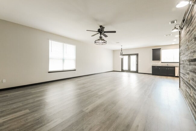 Building Photo - 9136 Benevolent Ct