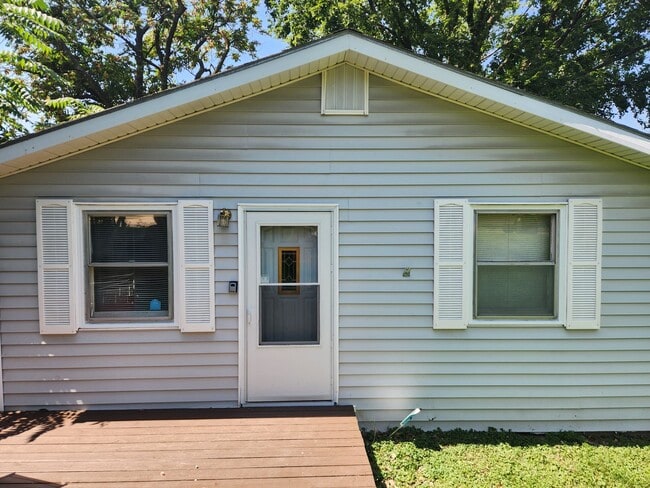 3 Bed 2 Bath Spacious home! - 3 Bed 2 Bath Spacious home!