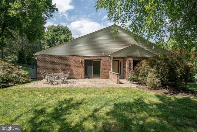 Foto del edificio - 301 Hanover Ct