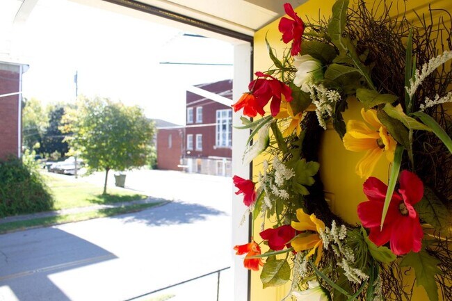 Foto del edificio - 163 Rand Ave