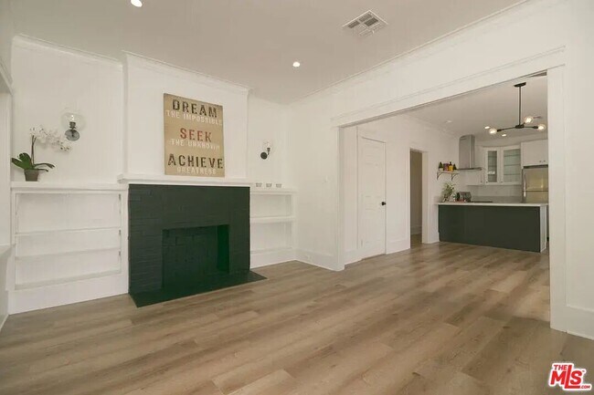 Foto del edificio - 2510 S Bronson Ave