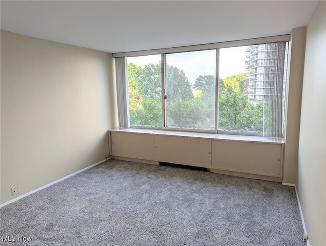 Foto del edificio - 12700 Lake Ave