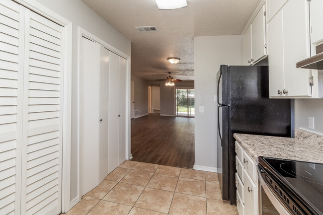 Building Photo - 4110 Monteigne Dr