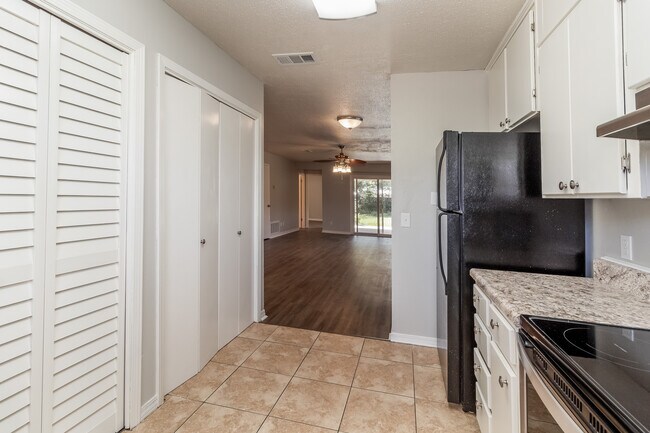 Foto del edificio - 4110 Monteigne Dr