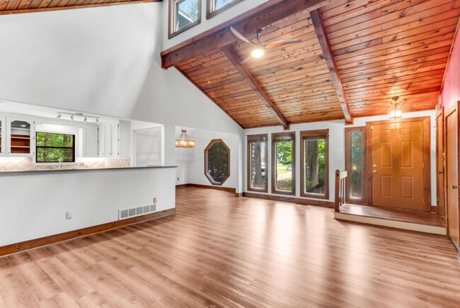 Foto del edificio - 5281 W Jones Bridge Rd