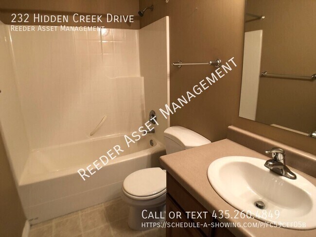 Foto del edificio - 232 Hidden Creek Dr