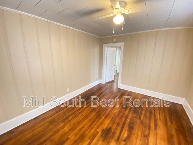 Foto del edificio - 1005 N Willett St