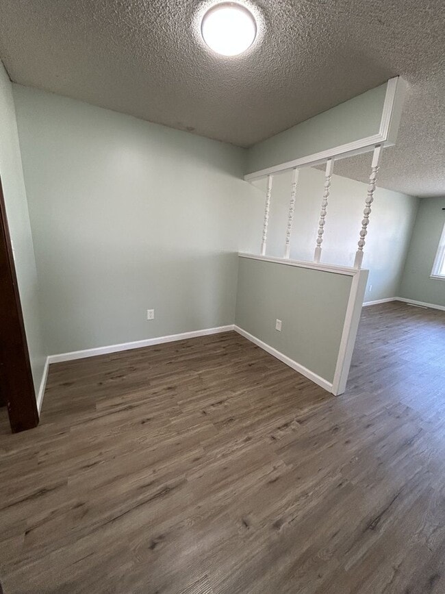 Foto del edificio - 801-803 Rouse Duplex