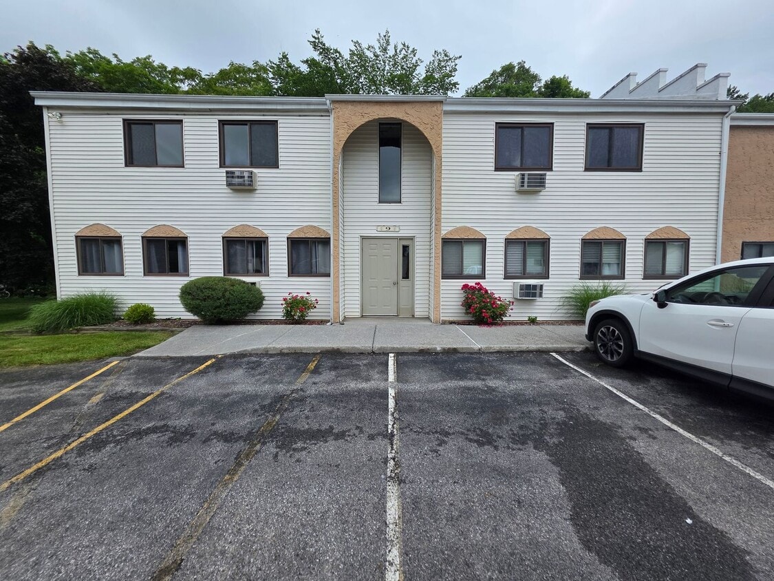 Primary Photo - Beautiful 2 Bedroom Apartment - Wappingers...