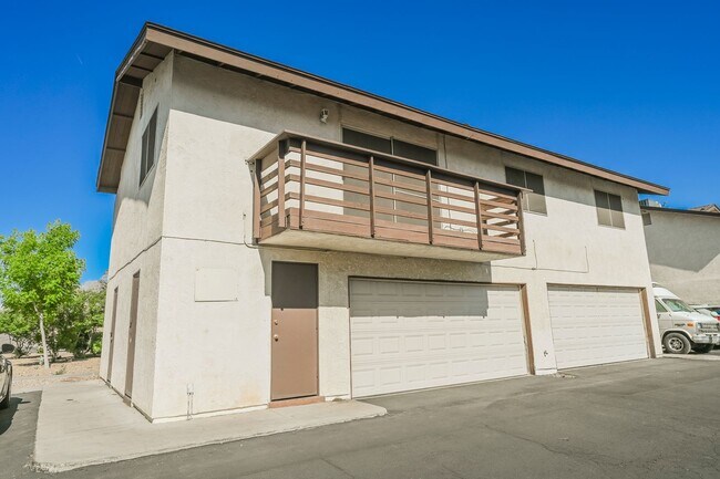 Foto del edificio - Updated 2 bedroom 1 bath with attached 1 c...