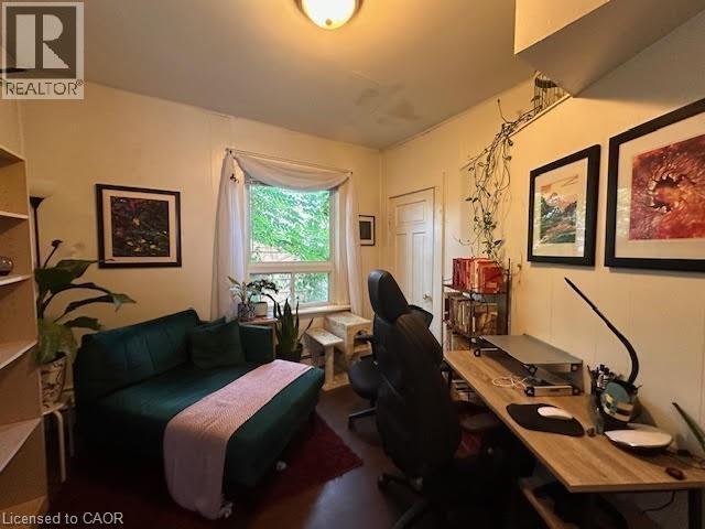 Photo du bâtiment - 63 Pandora Ave N